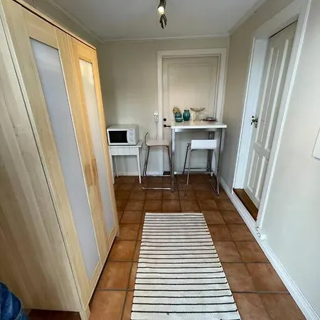 With Access To Garden, Central, Quiet And With Free Parking 프레드릭스타드