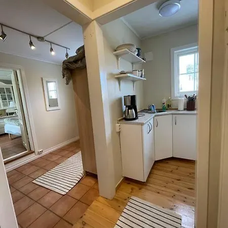 With Access To Garden, Central, Quiet And With Free Parking Appartamento *