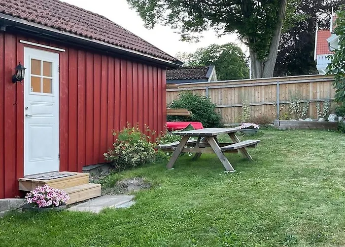 With Access To Garden, Central, Quiet And With Free Parking *