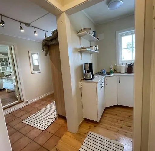 With Access To Garden, Central, Quiet And With Free Parking Appartamento *